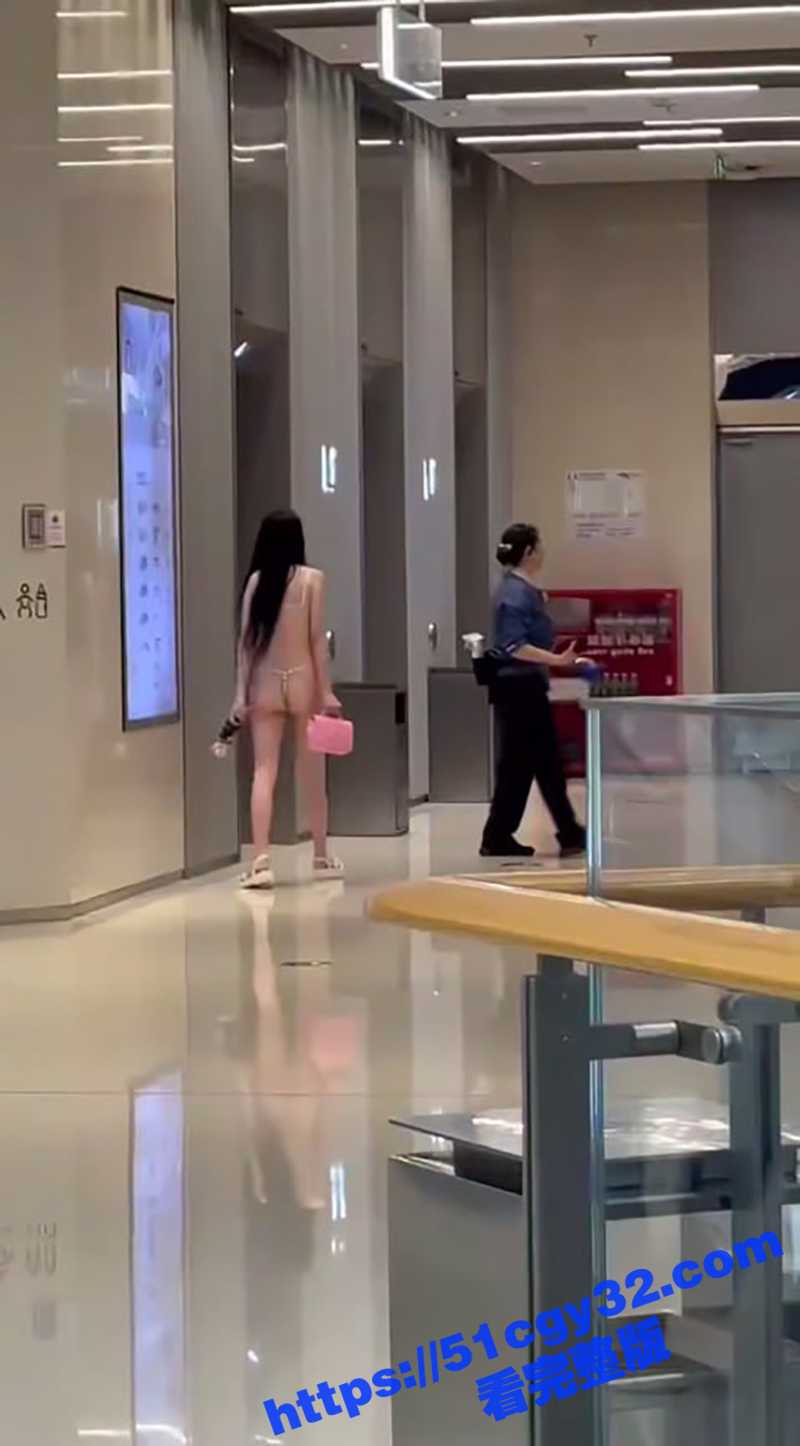 成都万象城主人的任务珍珠丁字裤露出（2）