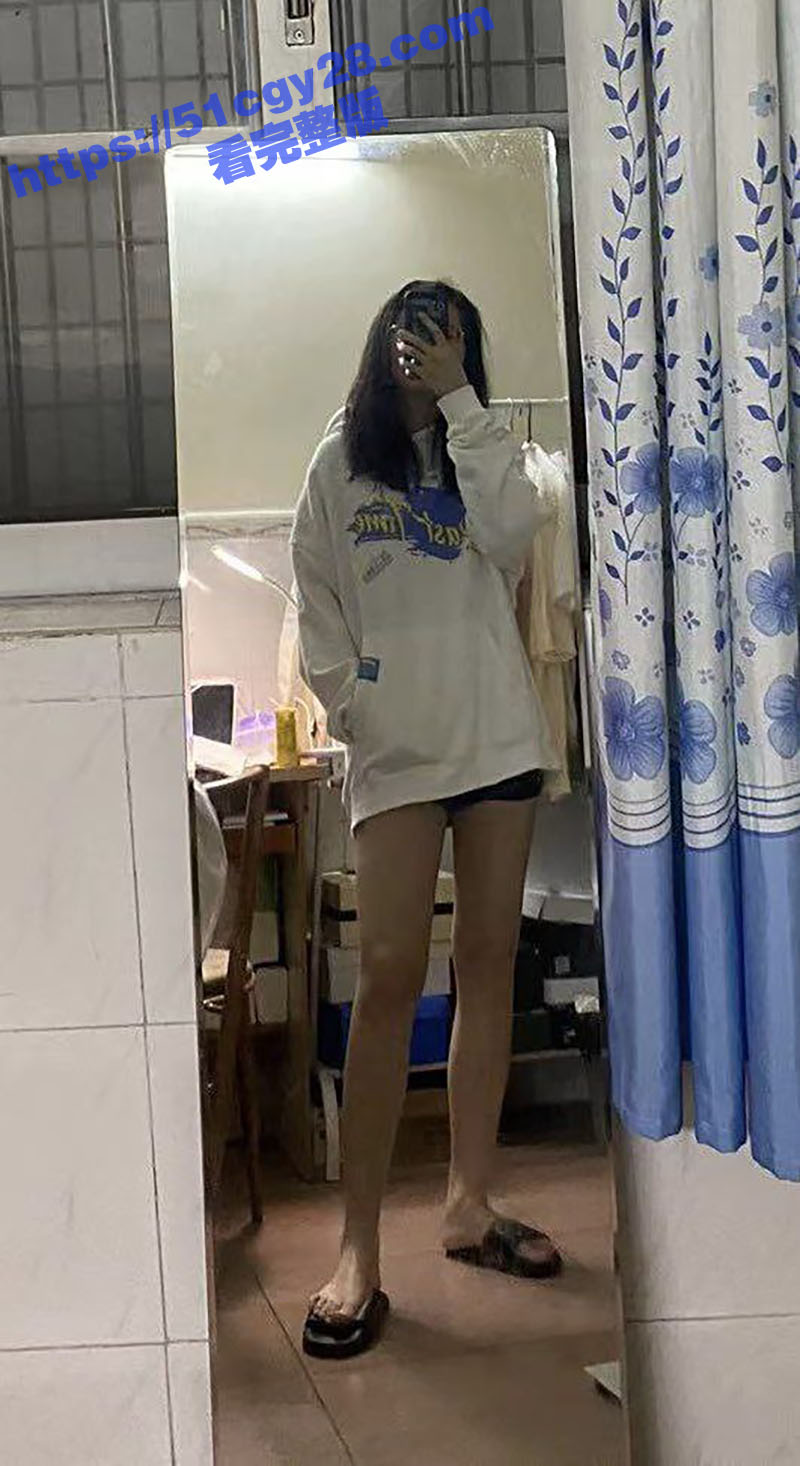 眼镜妹大学生颜射吞精私拍视频