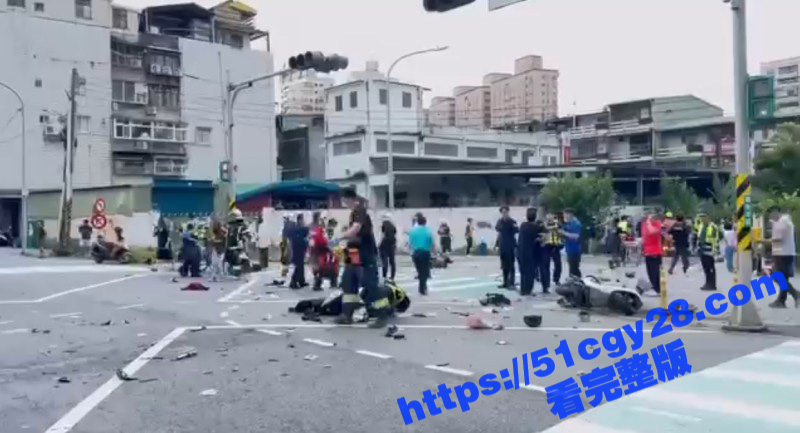 台湾新北男子报复社会驾车撞向人群06