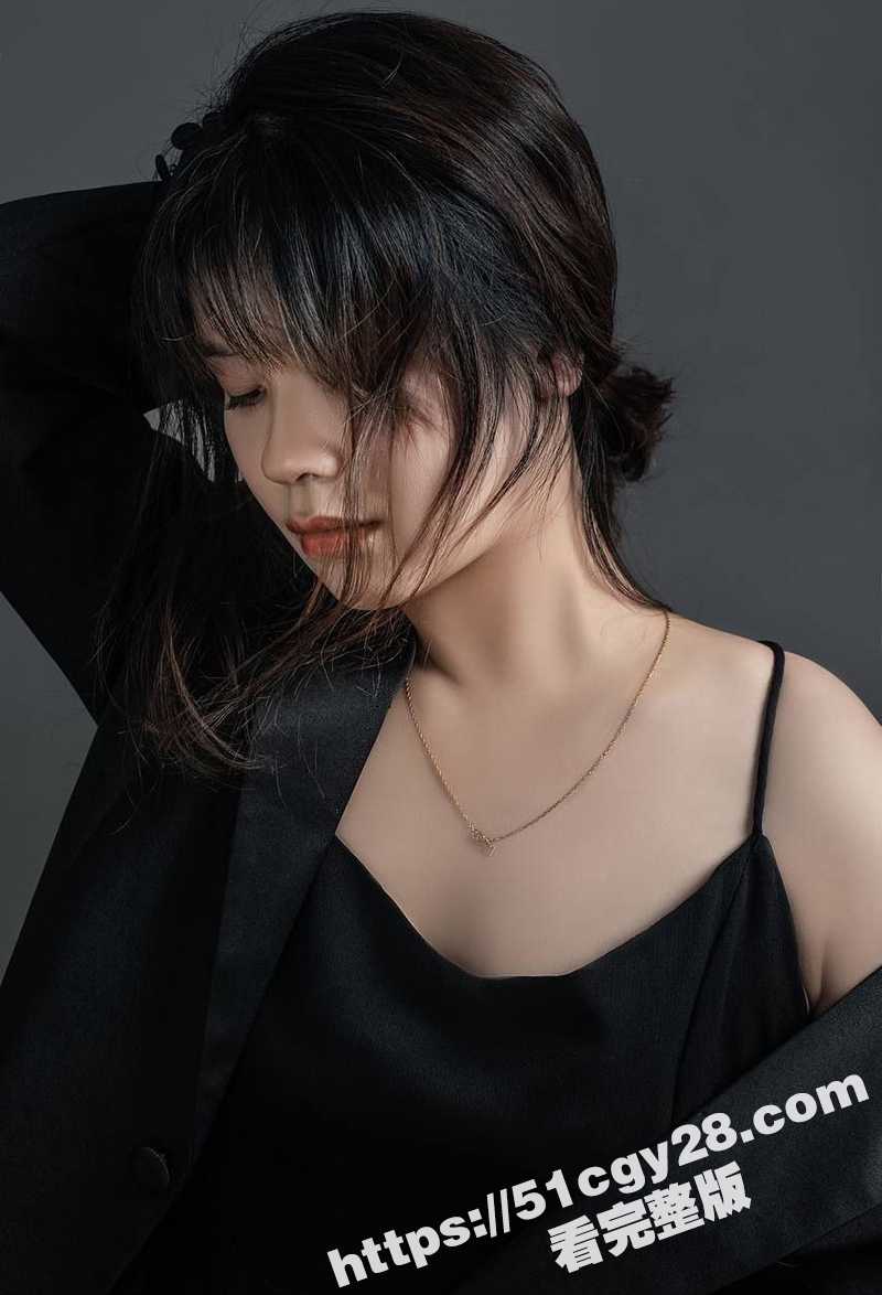 贵州居委会少妇 王善芬 婚内出轨视频曝光 被炮友拽头发后入猛操 与生活照形成强烈反差！