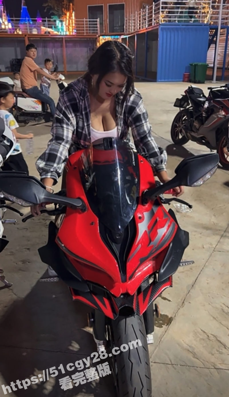 抖音巨乳女骑士小姨妈突发车祸（3）