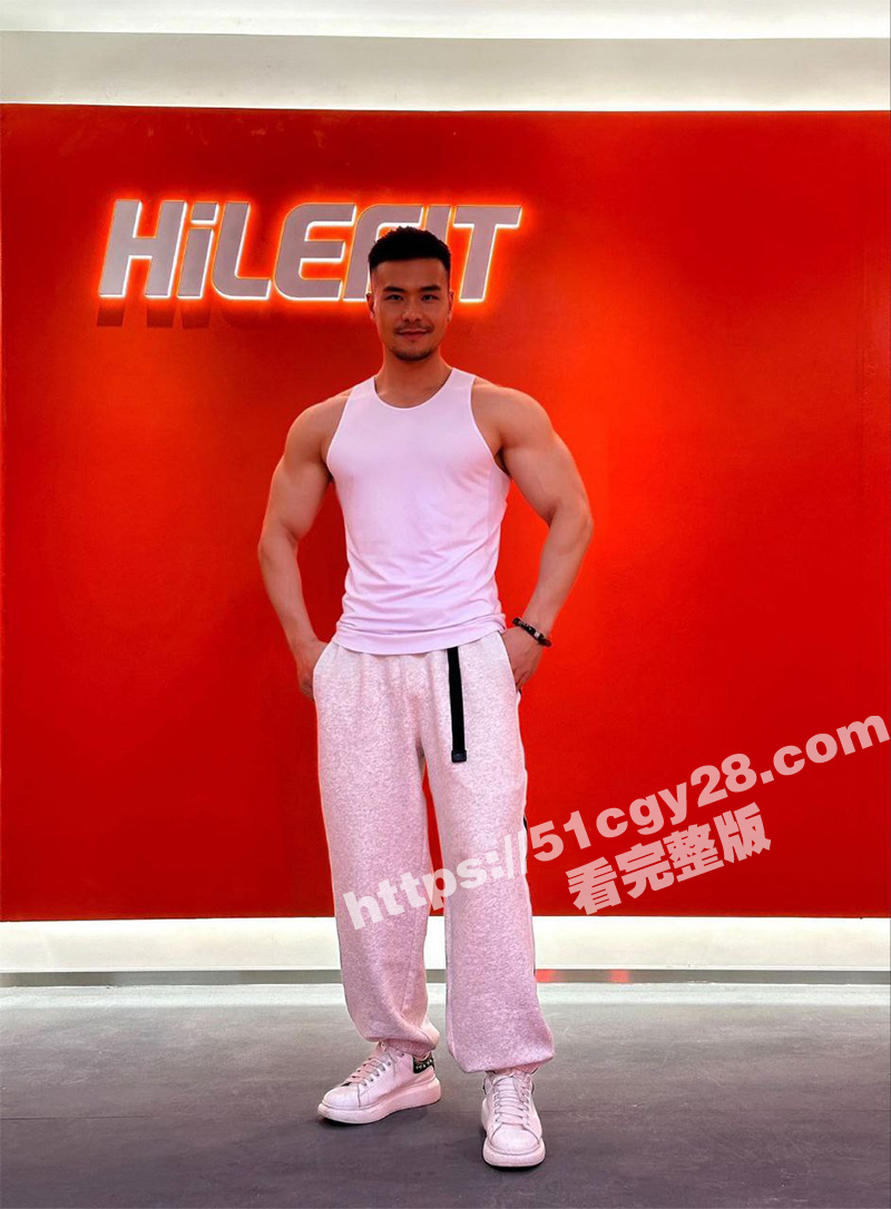 偷拍gay0点上门按摩吃了按摩师鸡巴让按摩师操结束后还赖账 6