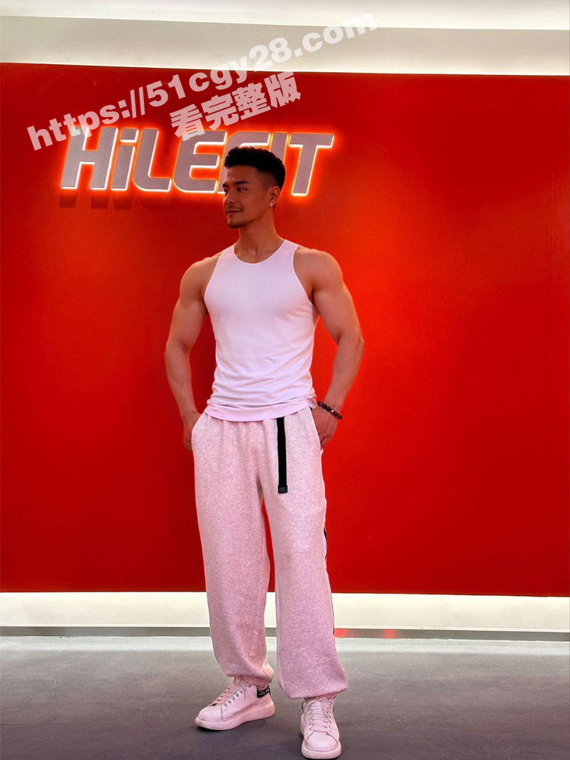 偷拍gay0点上门按摩吃了按摩师鸡巴让按摩师操结束后还赖账 3