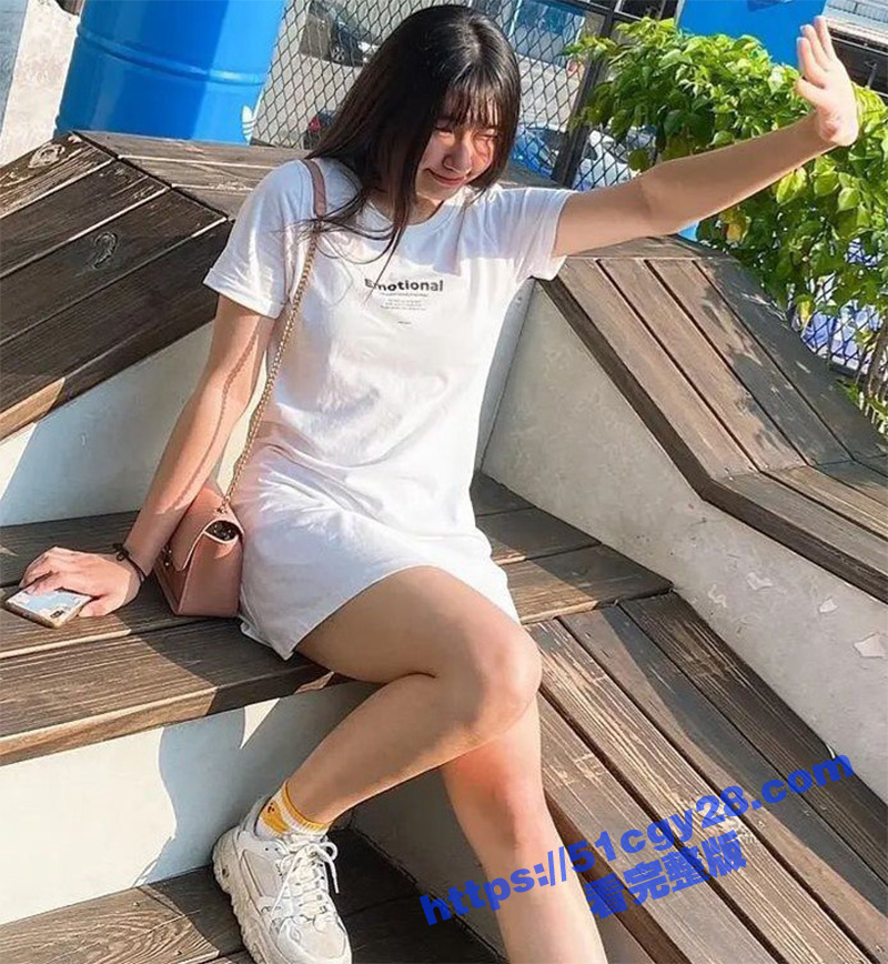 台湾小骚货美女被前男友外流出所有发骚照片和视频 3
