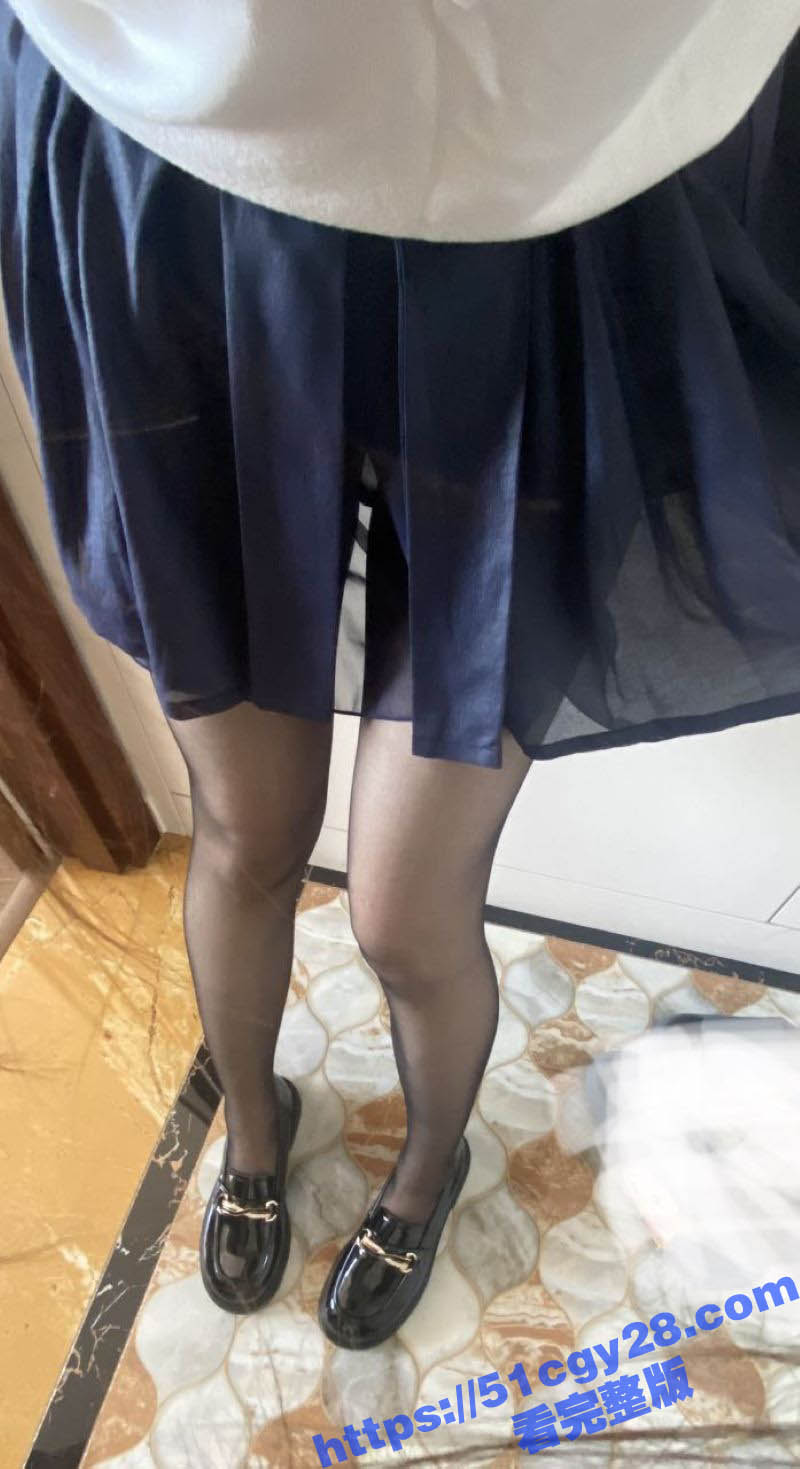 乌兰浩特张雪萌舔奶啪啪视频 4