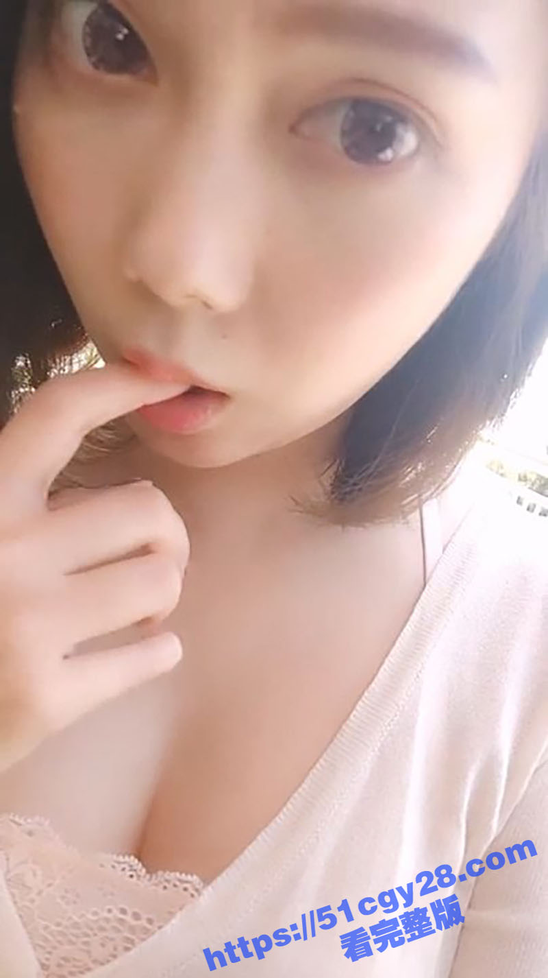 巨乳网红 骚猫 大尺度私拍流出 俩个大奶超级粉嫩 浴缸深情口交吃鸡 足交后无套爆操 浪叫声骚到没边！