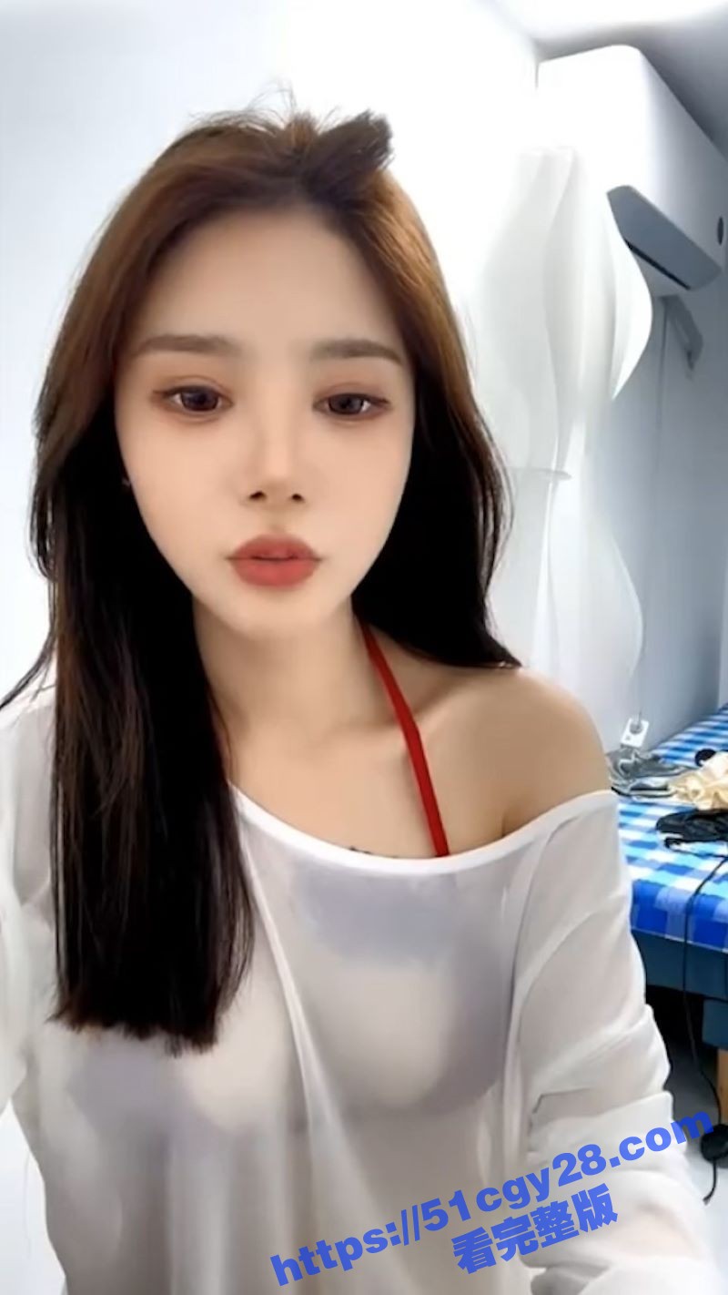 极品纹身女揉奶玩逼自慰 2