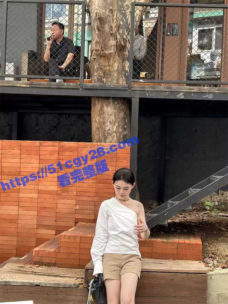 山东青岛吴雯在三亚给人当母狗1 拷贝 6