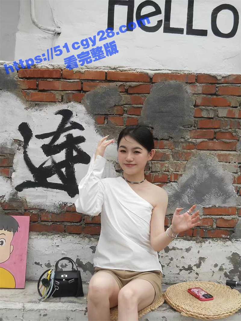 山东青岛吴雯在三亚给人当母狗1 拷贝 10