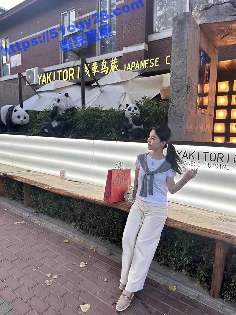 山东青岛吴雯在三亚给人当母狗1 拷贝 2
