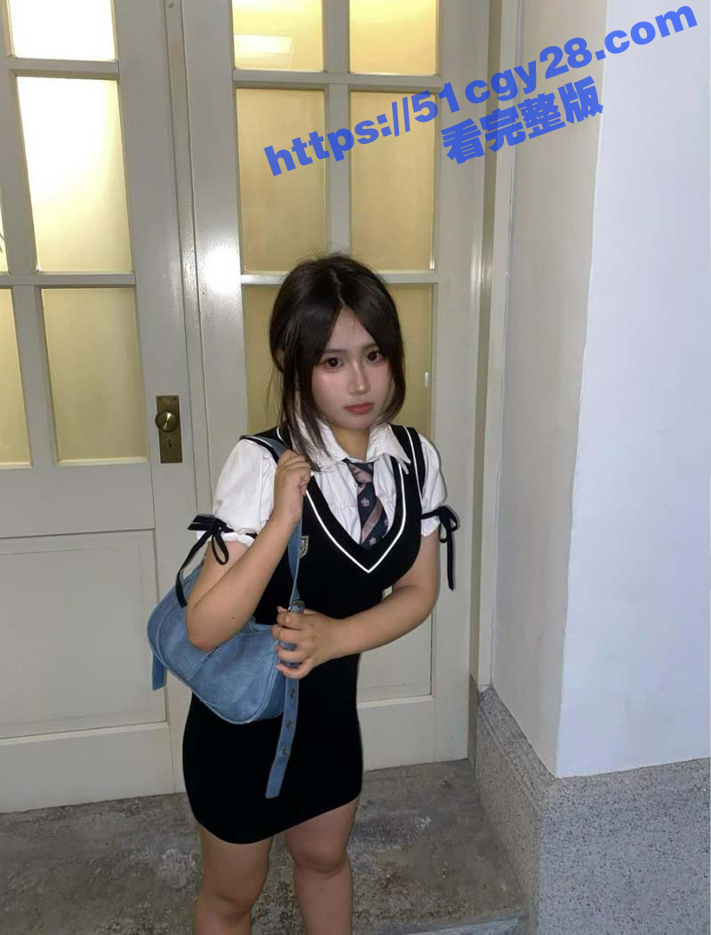 清纯高中生 小茵 全裸自拍被前男友曝光 大奶小母狗被网调自慰 主动为深喉口交 十分的卖力！