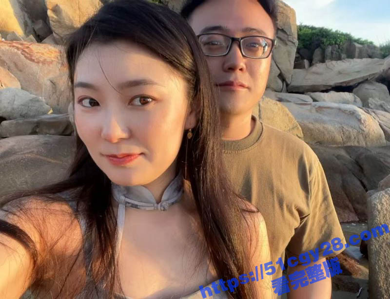 成都公务员 王心萍 偷情视频曝光 与情人在床上放浪形骸 娇躯被猛烈抽插 画面淫靡至极！