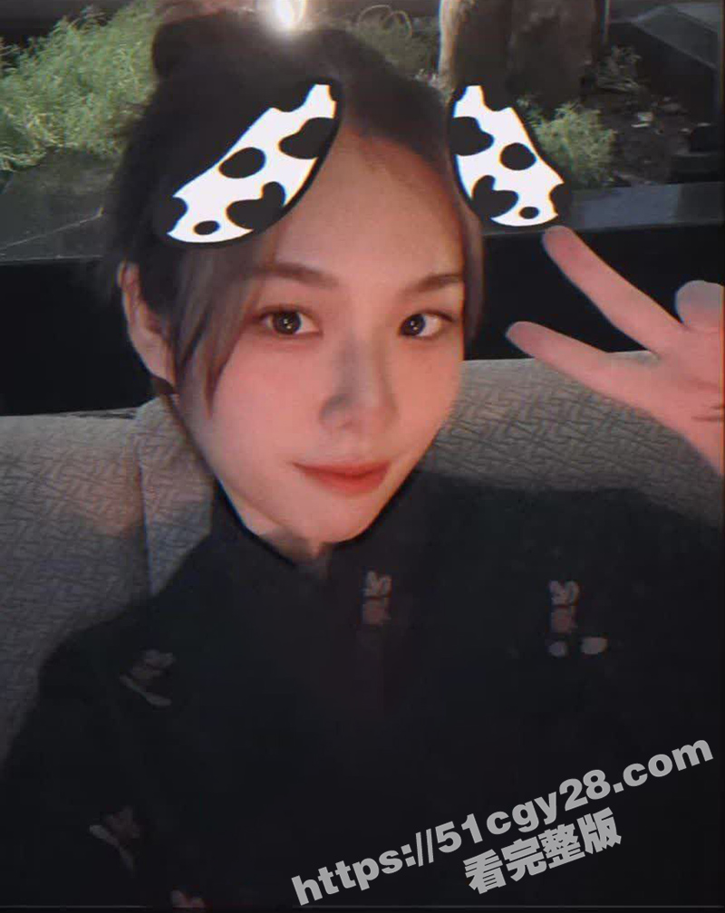 清纯学生妹 酒店与金主做爱视频曝光 主动含屌啧啧作响 无套爆操骚穴 淫荡又嗲嗲娇喘声超诱惑！