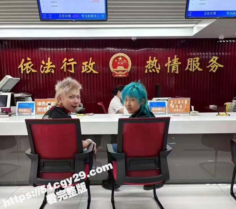 精神小伙精神小妹唐康刘雨洁领证现场（3）