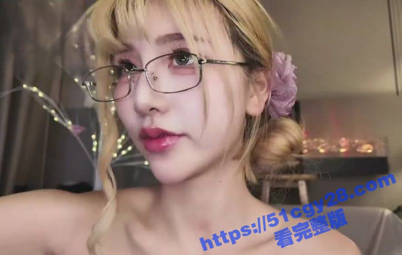 推特福利姬女神 小野猫 自慰喷水视频 顶级翘臀插入闪亮肛塞 震动棒精准刺激阴蒂 喷水如泉！
