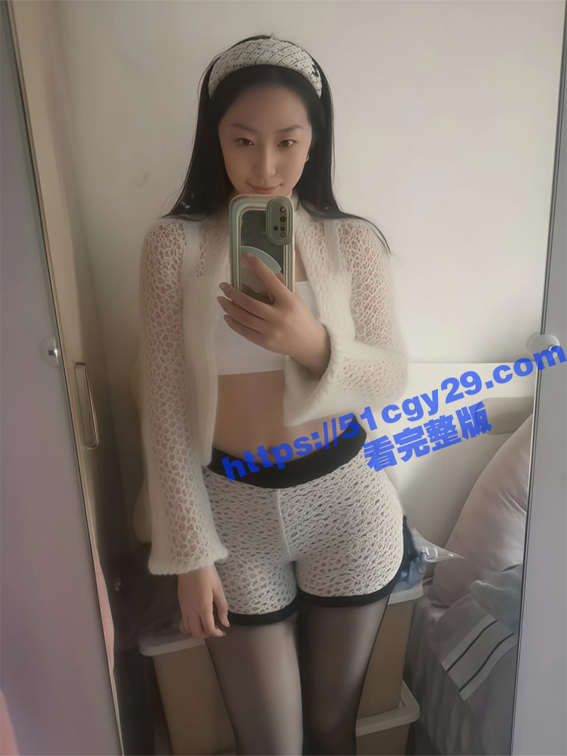 广东能源公司极品秘书崔雅赫私拍自慰诱惑上司 1