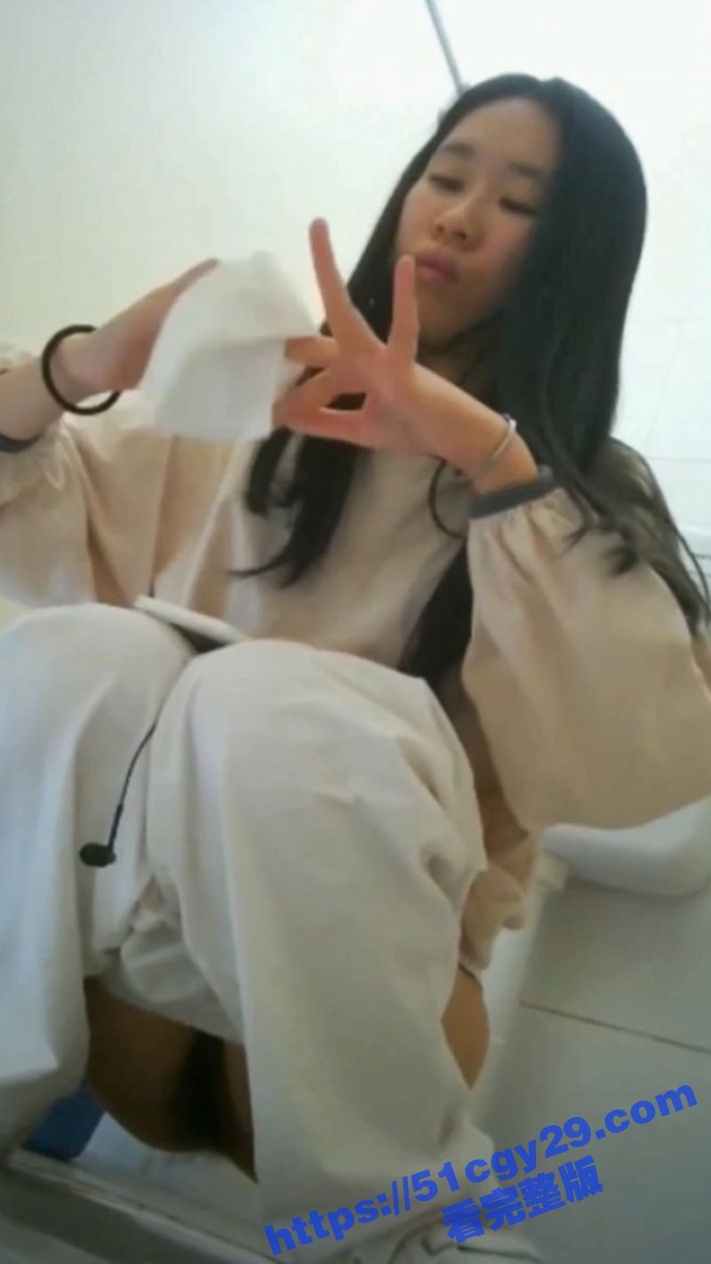 前台美女厕所看片自慰视频 5