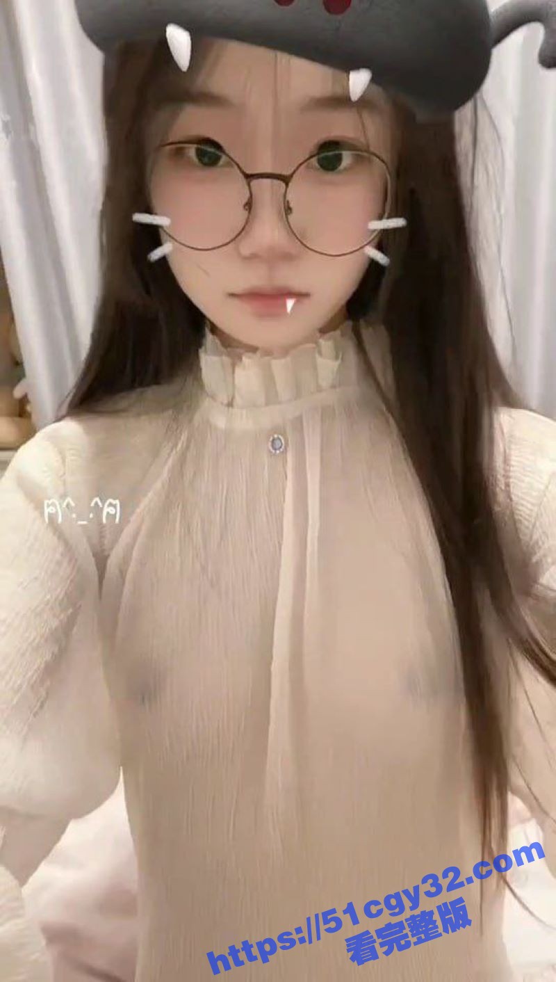 超可爱美少女 小鱼可颂 全裸露脸自拍视频 露乳翘臀掰逼内裤套头 阴毛浓密无比撩人！