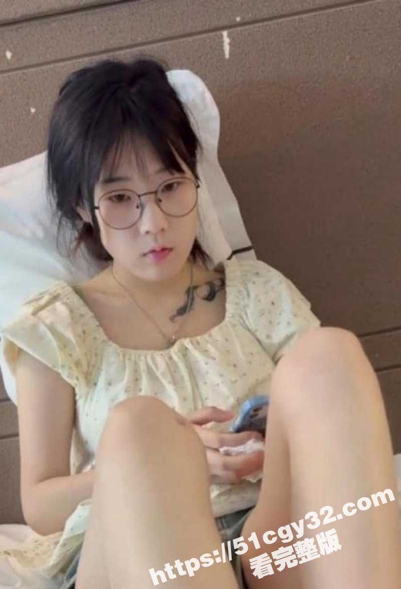 清纯眼镜妹足交口爆视频曝光 2 拷贝