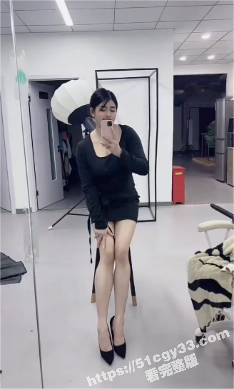 快手巨乳精神小妹饭冰冰定制私拍曝光02