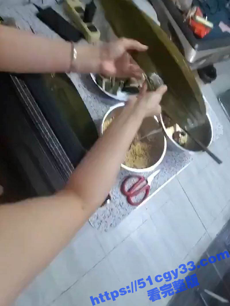 极品御姐网黄 青火 献端午节短片 熟女人妻包粽子 肥臀翘起被后入！祝瓜友们端午安康 人人有b操！