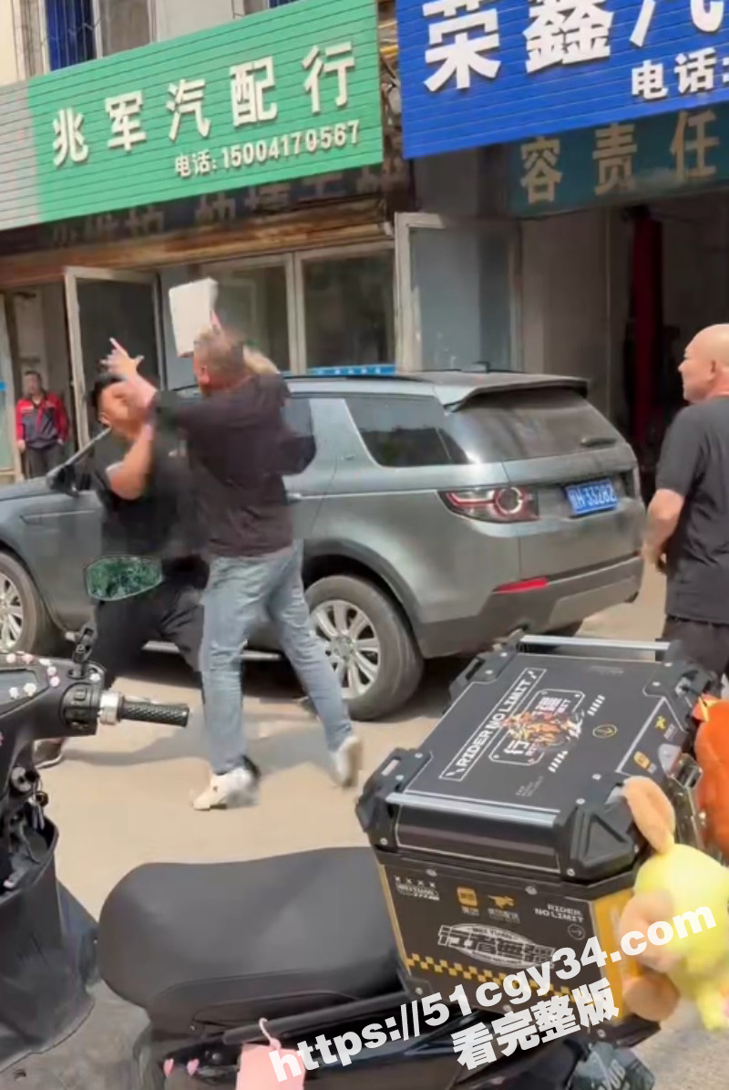 辽宁营口短发小伙被殴打后将其反杀02