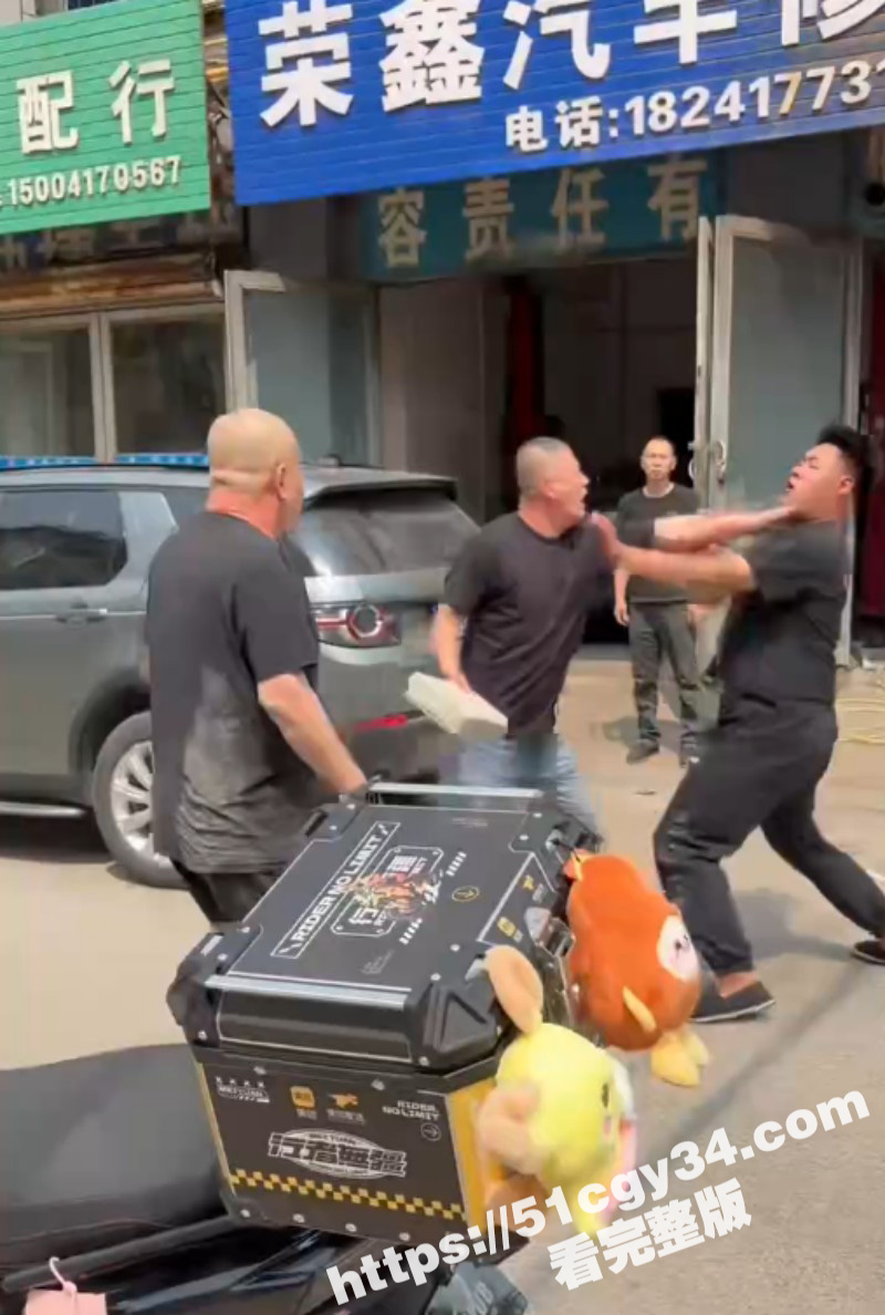 辽宁营口短发小伙被殴打后将其反杀03