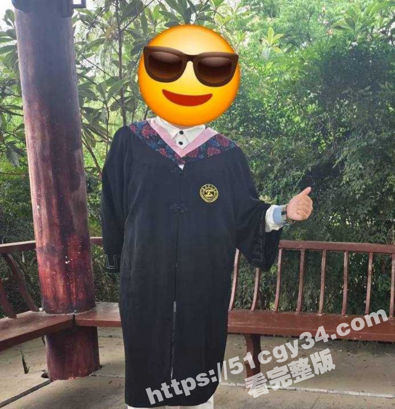 陕西理工大学情侣凉亭下户外口交08