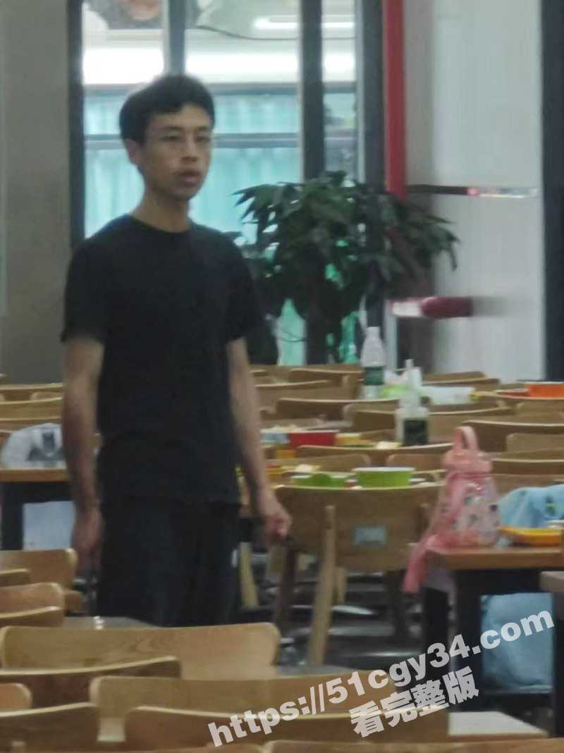 武汉大学男生答辩不过食堂无差别砍人视频（4）