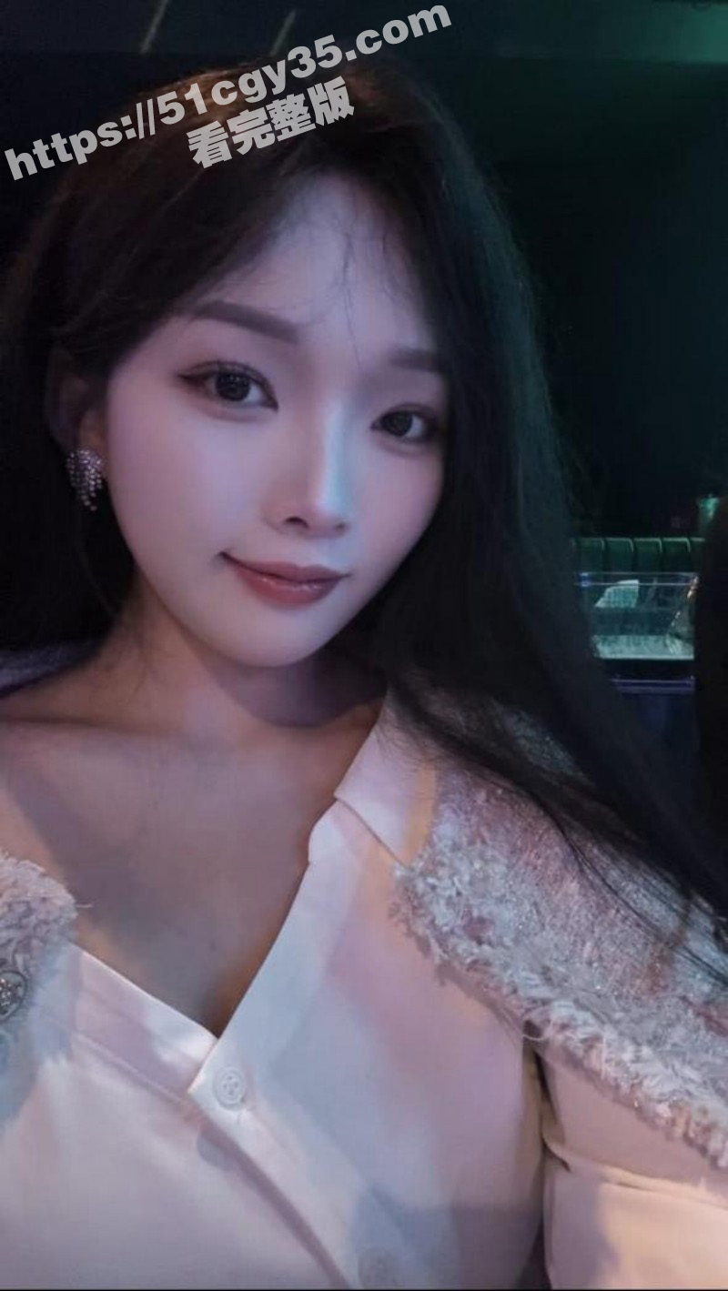 乱伦大神拿走妹妹的处女公交车上口交02