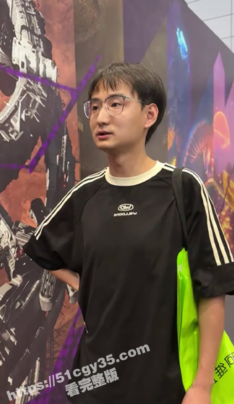 肘击大师袭胸给抓现场 拷贝 3