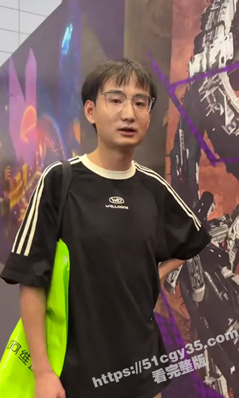 肘击大师袭胸给抓现场 拷贝 2