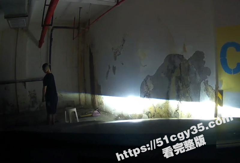 地库自杀视频曝光 2