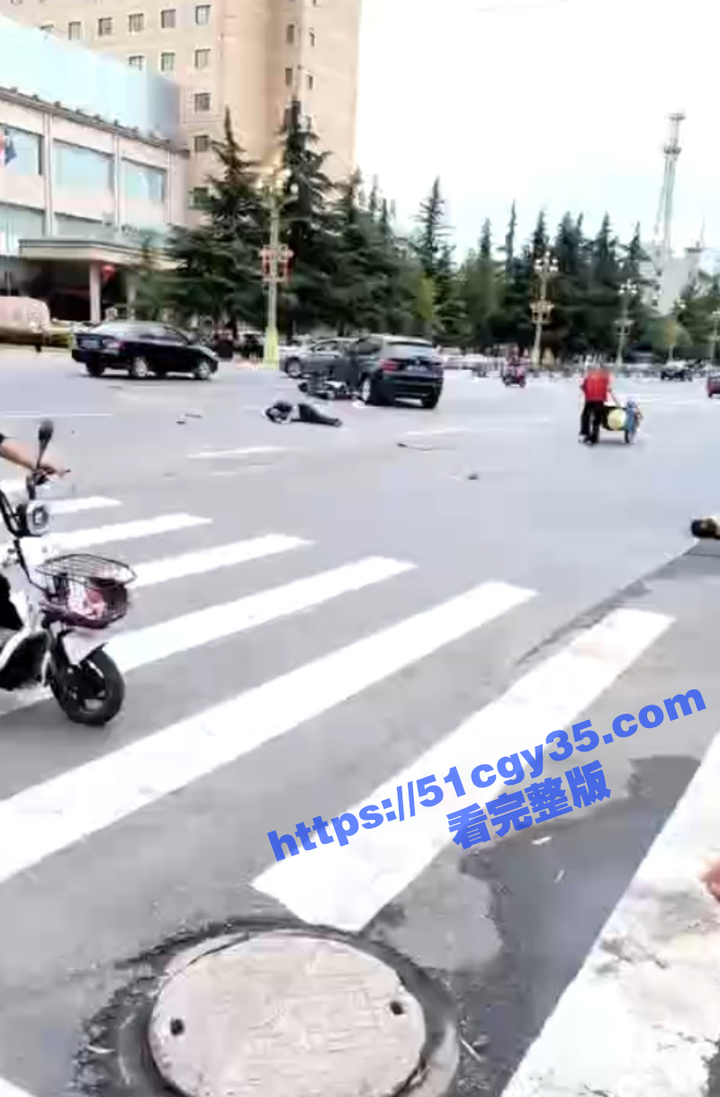 陕西宝鸡张春凤开车撞小三误伤路人09