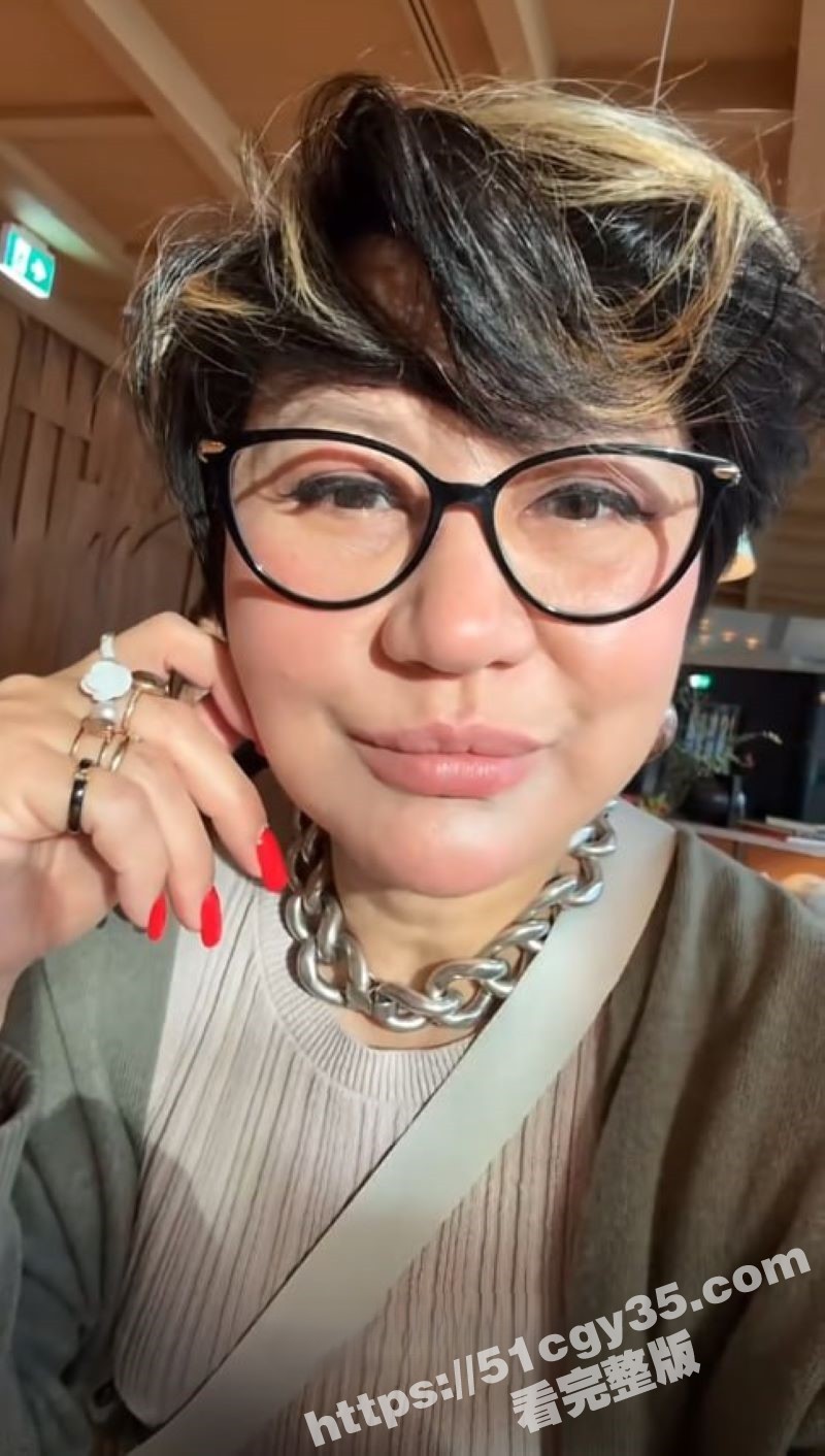 抖音网红黑皮熟女julia莉亚金主私人定制福利 2