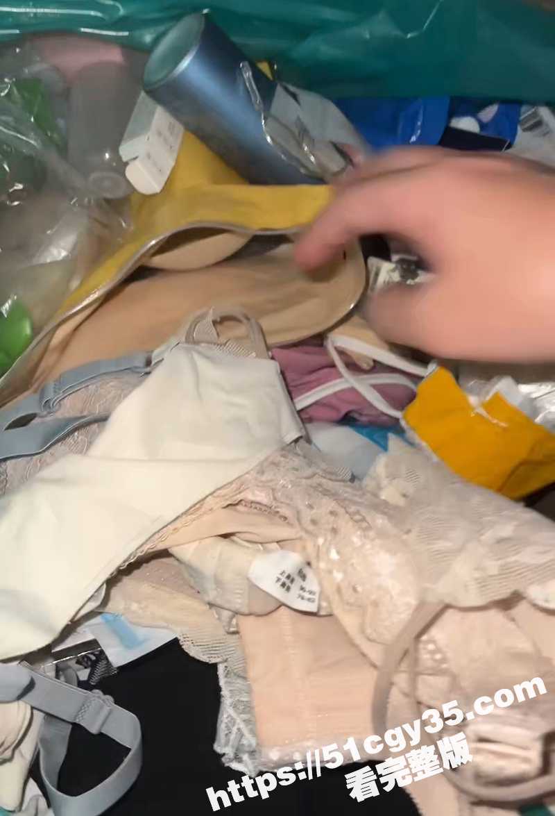 空姐原味内衣打手枪视频 7