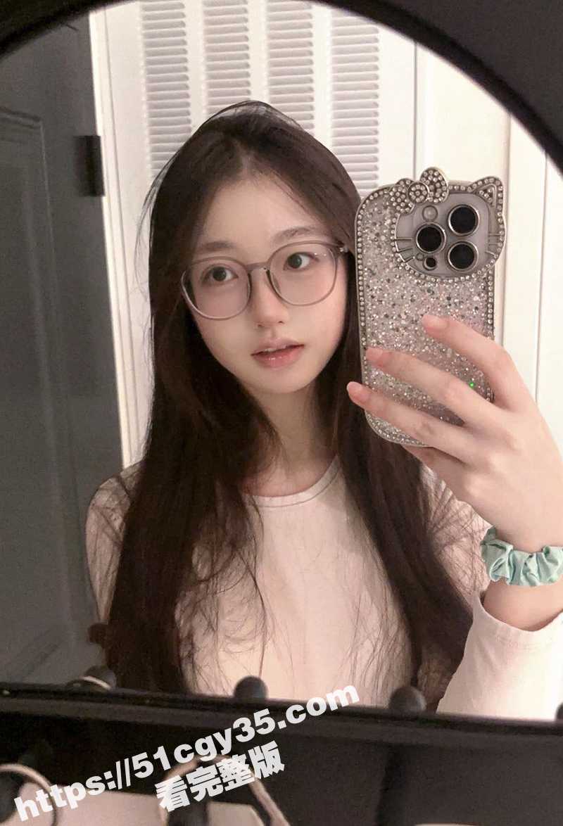 清纯学生萌妹大尺度视频流出 初恋女神般的绝美颜值尤物 竟在宿舍玩超淫裸体自拍！