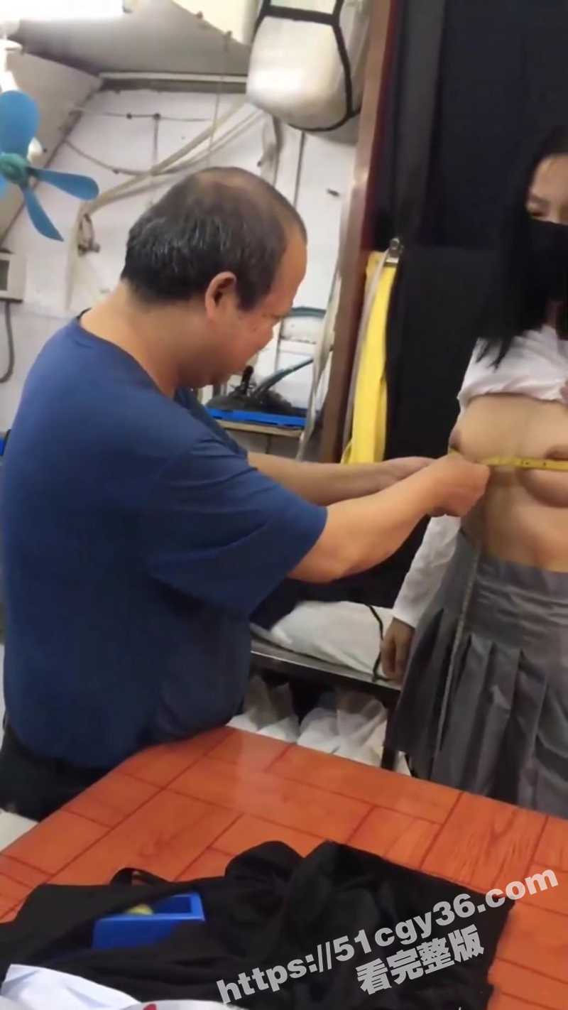 推特露出大神 cikaimoon 户外露出私拍 服装店全裸让大爷量尺寸 吓的大爷全程拘谨不敢有多余动作！
