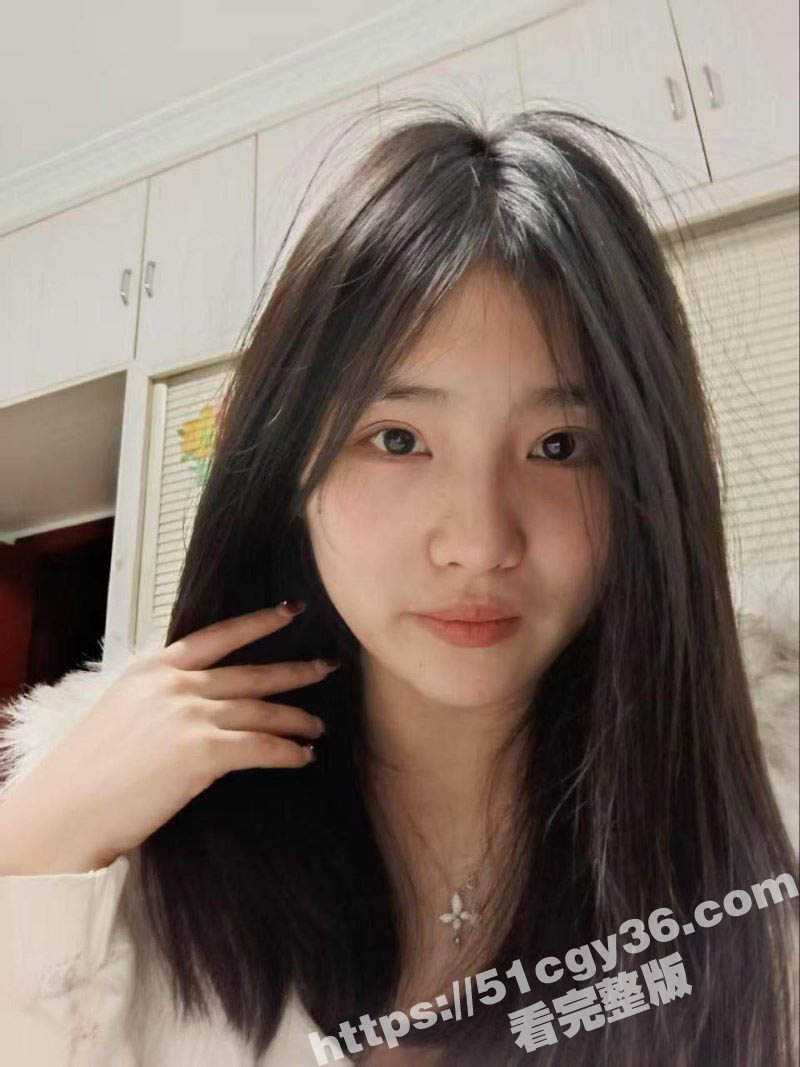 眼镜小姐姐刚入职遭上司潜规则视频 3