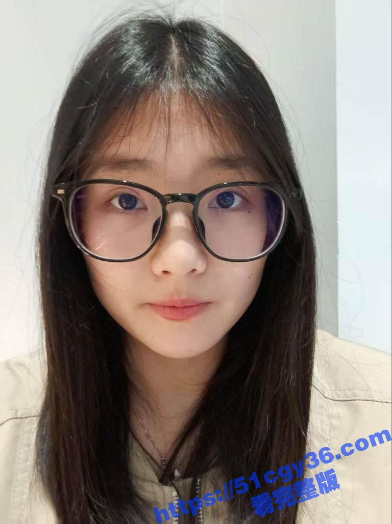 台湾高颜值反差眼镜婊 刚入职遭上司潜规则 嫩穴被干到白浆直流 特写镜头清晰可见！