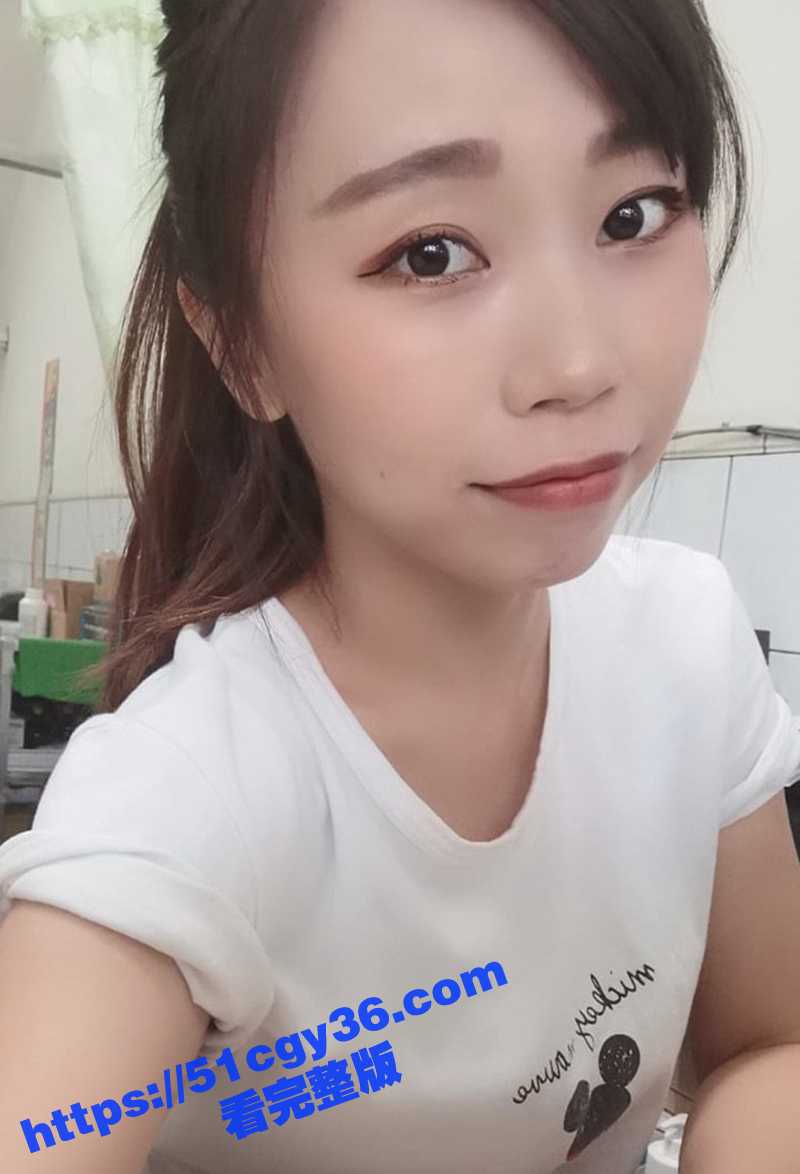 台湾人妻护理师偷情视频被老公曝出 车内为奸夫口交舔屌 被无套爆操狂喷淫水！