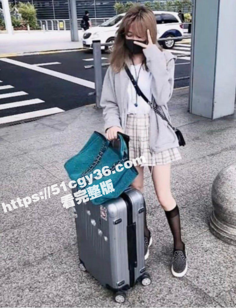 00后金发美少女痴迷网恋 奔现后竟被下药迷奸 按头深喉后入暴操 模样犹如泄欲工具！
