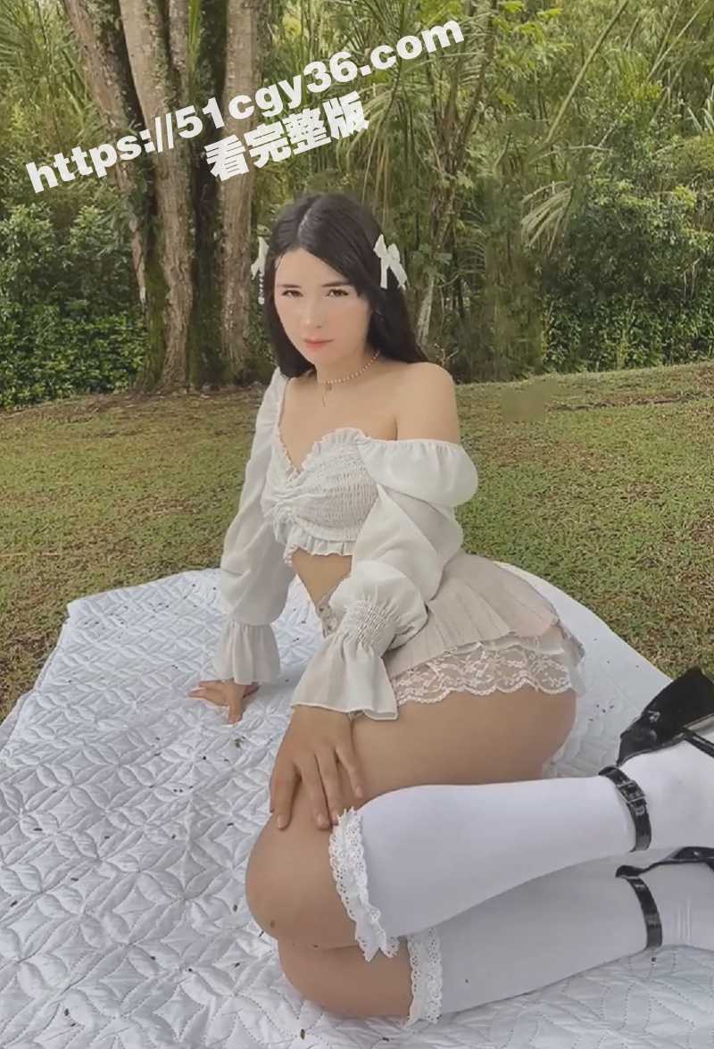 中美混血网红Catsara户外露出视频流出 4 拷贝