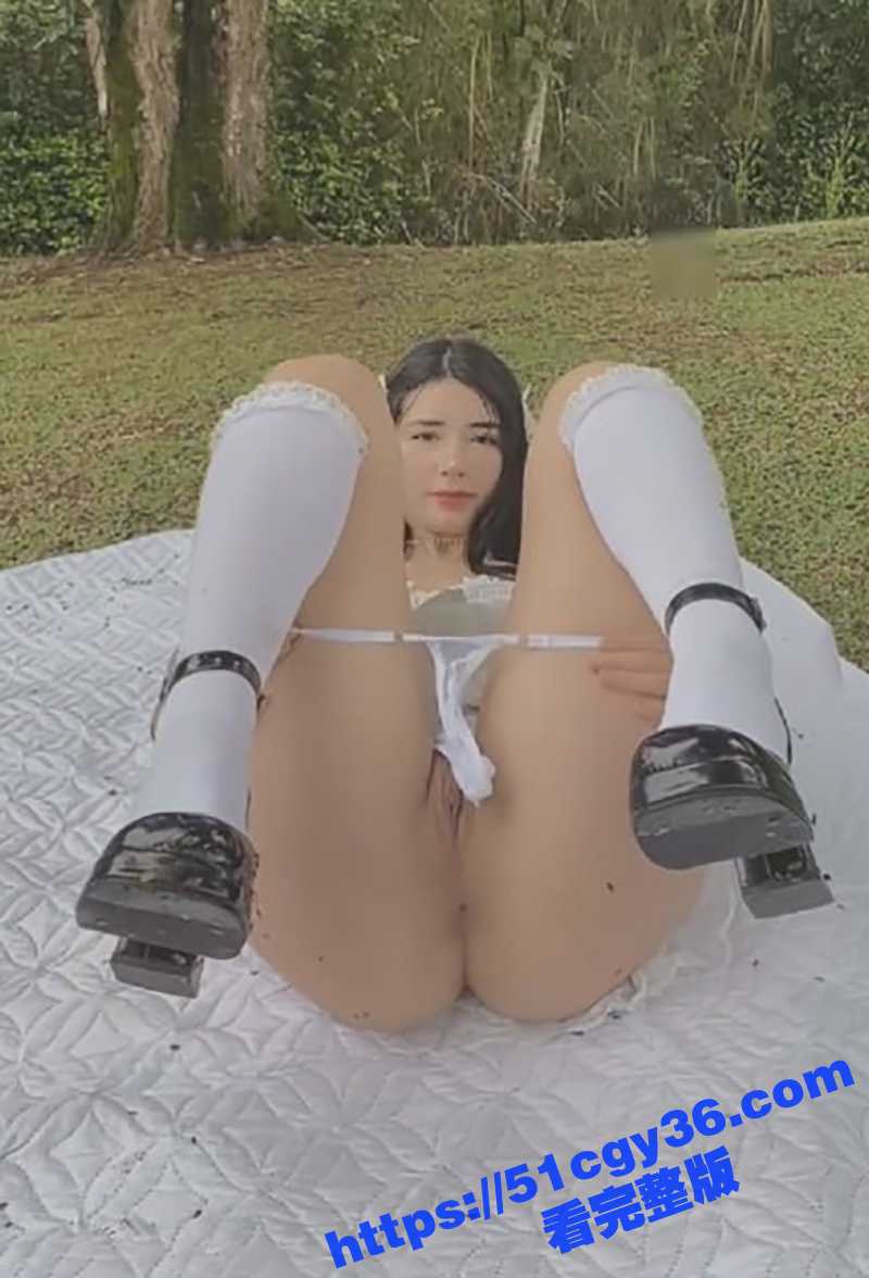 中美混血网红Catsara户外露出视频流出 3 拷贝