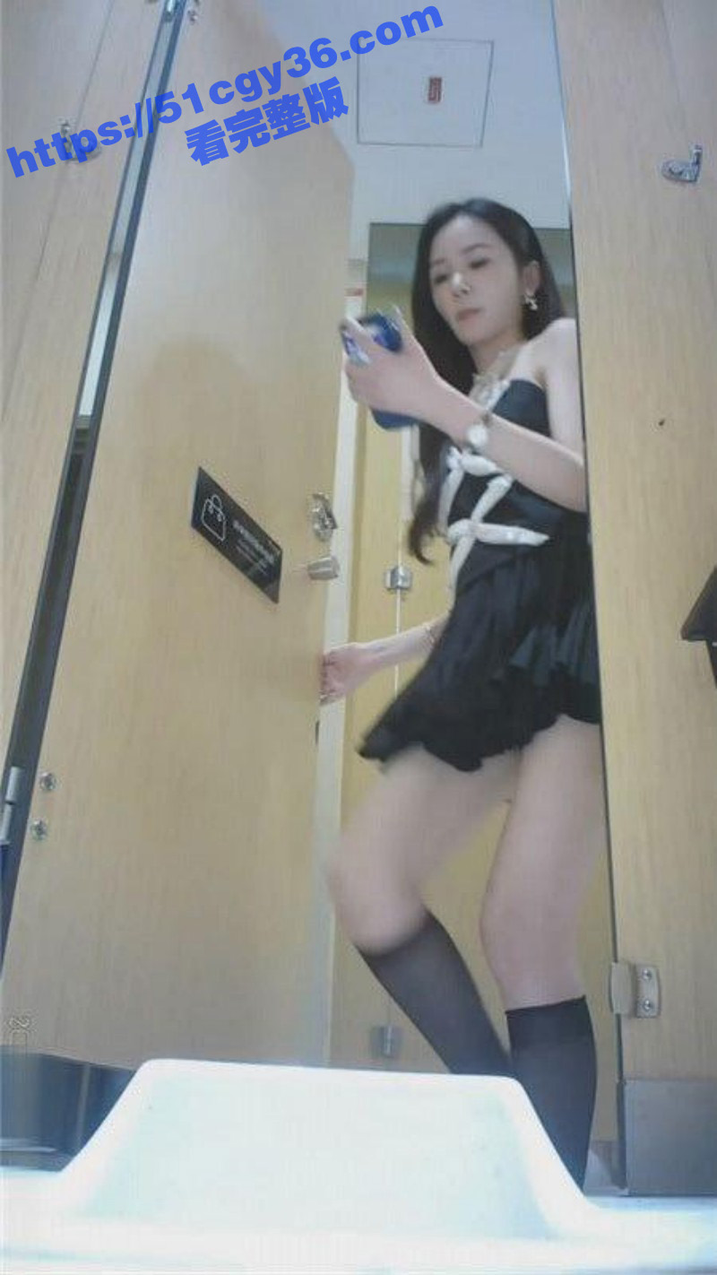 商场女厕偷拍 多位高颜值气质美女 美腿嫩臀阴毛浓密 近距离展示放尿瞬间精彩至极！