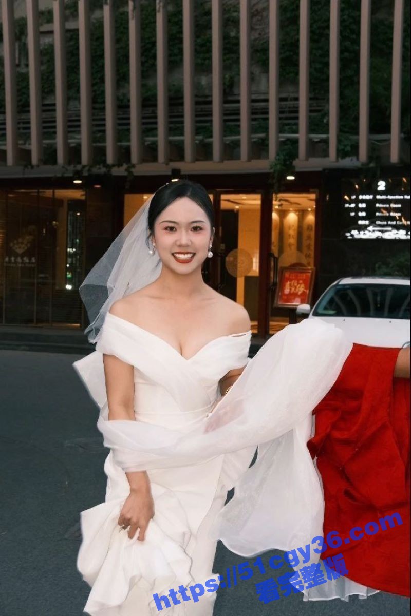 人妻母狗闫冰倩蒙眼口交视频 3