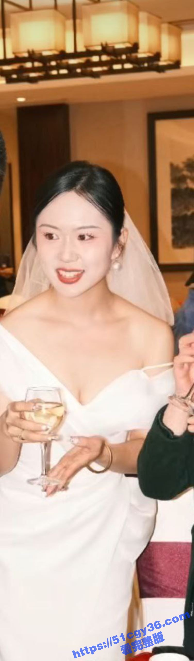 人妻母狗闫冰倩蒙眼口交视频 2