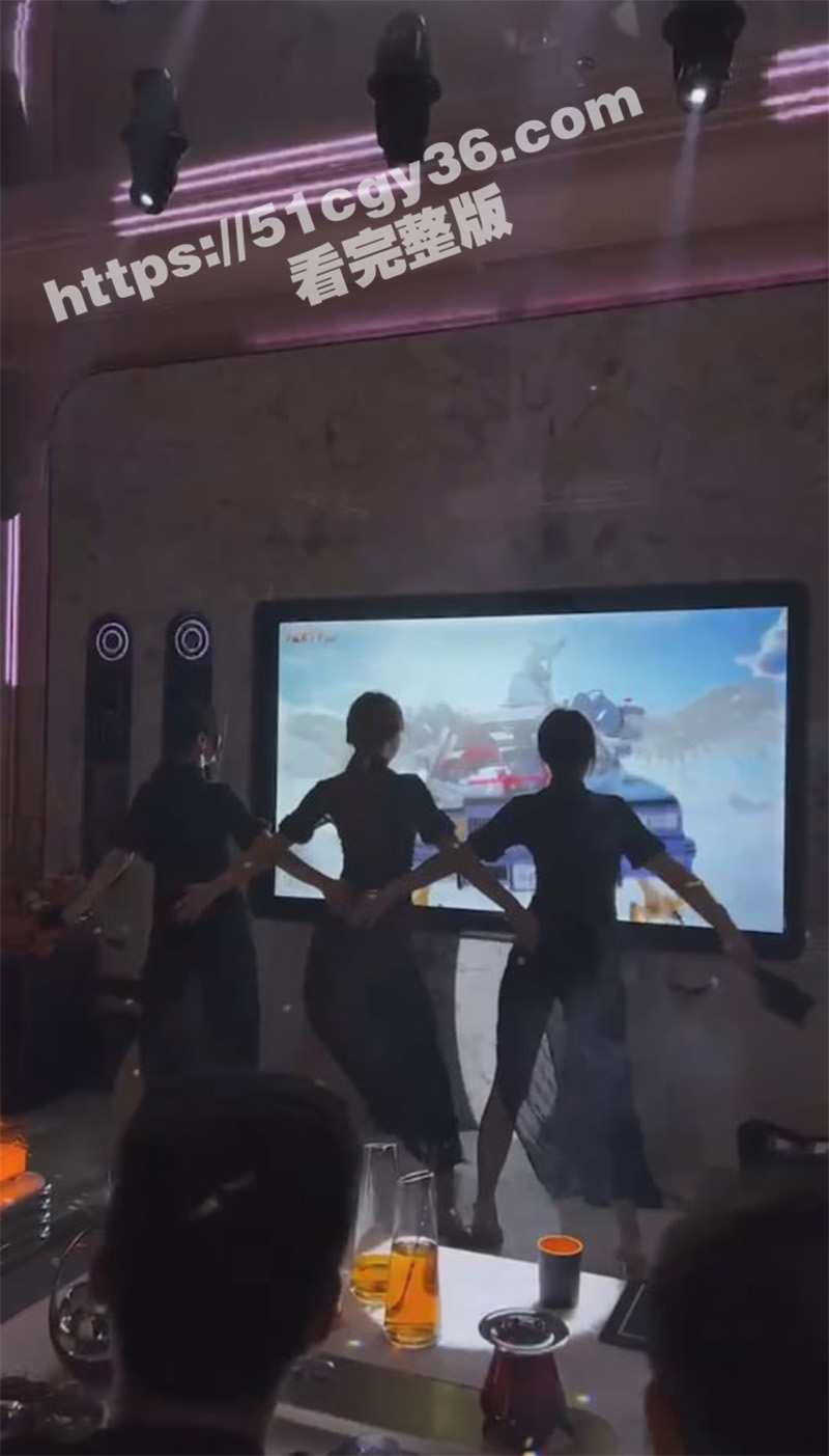 淫乱KTV脱衣舞大秀 拷贝 5