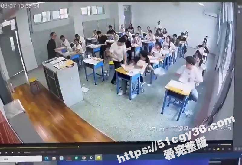 高考考生发狂撕试卷视频流出 3 拷贝