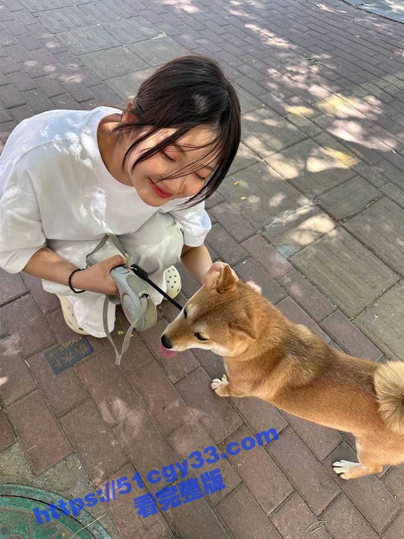 瓜友最新投稿 山东极品嫩妹不雅私拍遭绿帽男友泄密 馒头嫩穴超级紧夹到鸡儿疼！